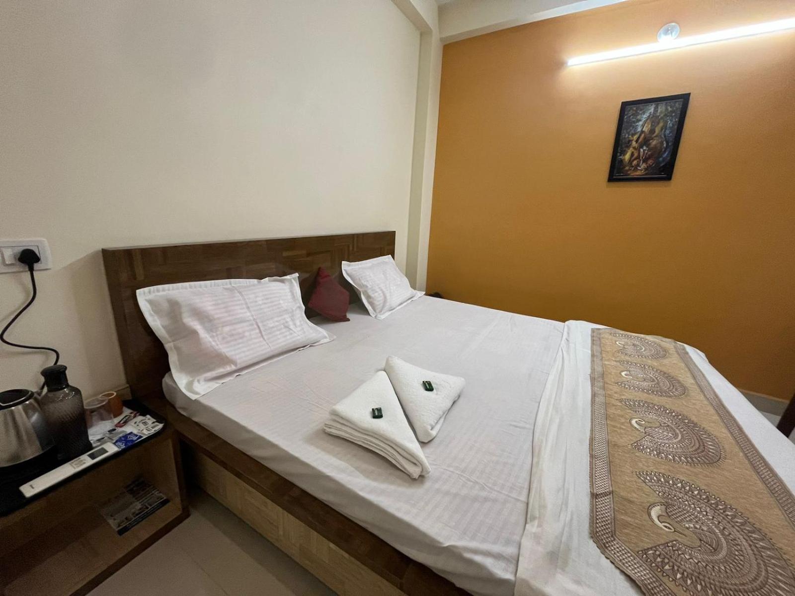 Hotel Shivashray Luxury Stays & Inn Ujaim Quarto foto