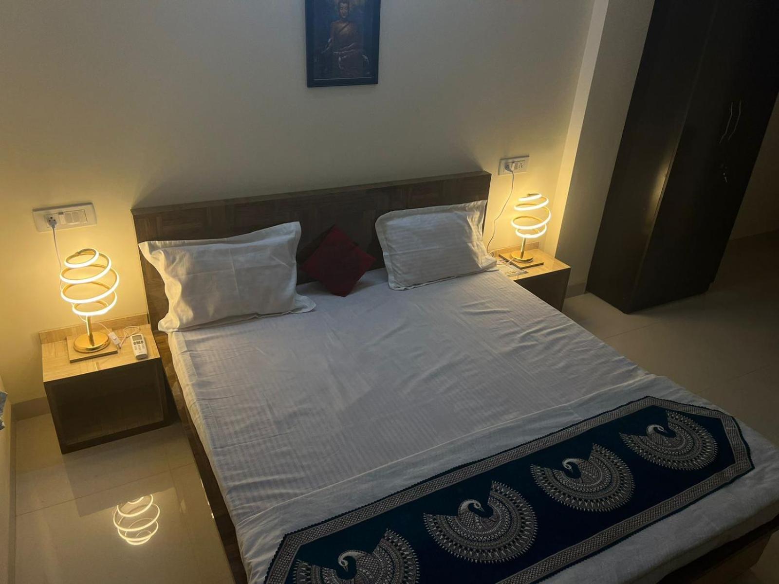 Hotel Shivashray Luxury Stays & Inn Ujaim Quarto foto
