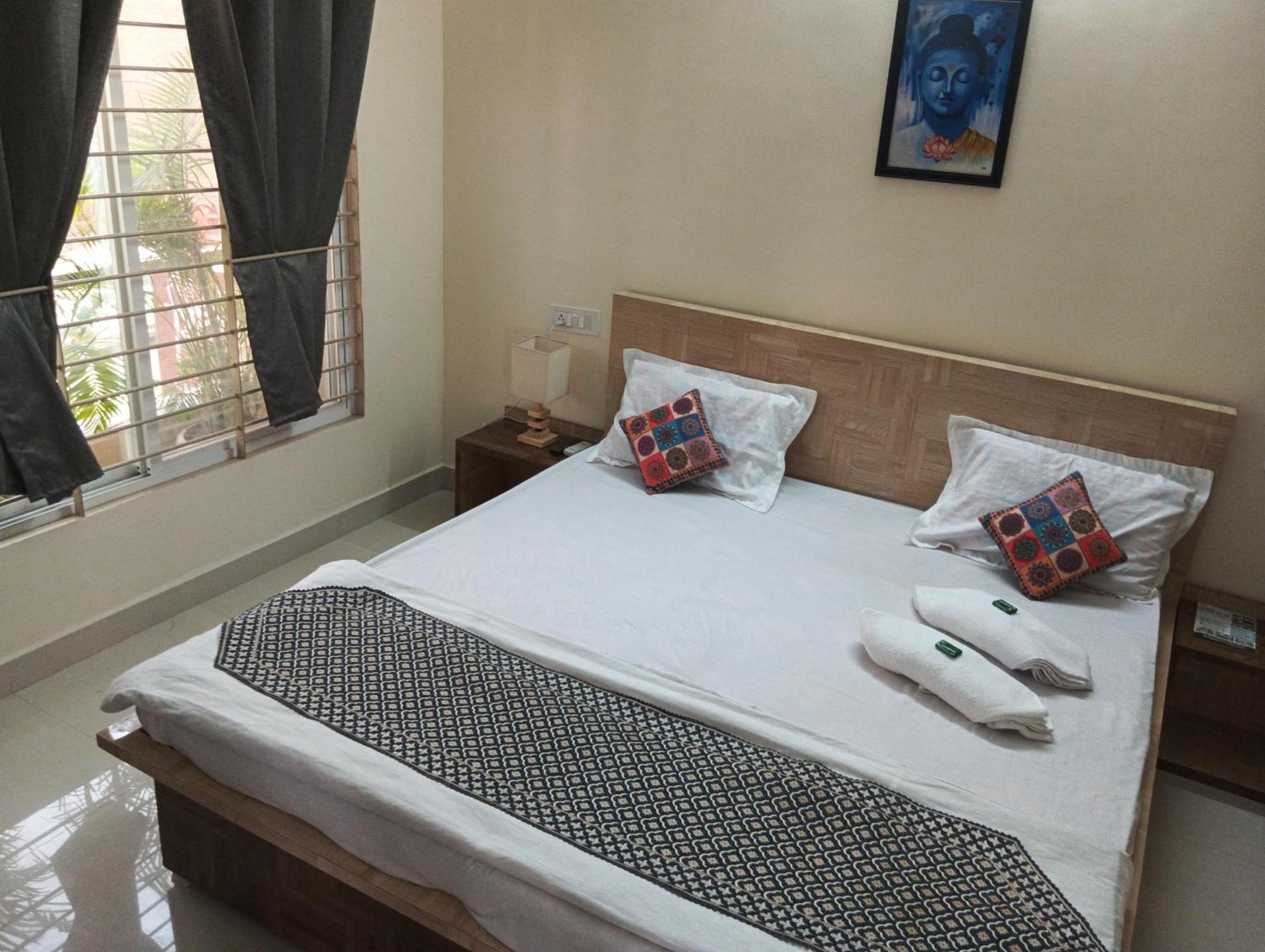 Hotel Shivashray Luxury Stays & Inn Ujaim Quarto foto